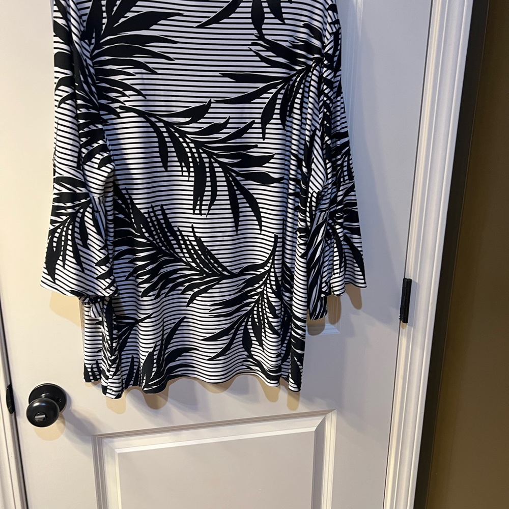 Black and White Striped Women's Top Jones Studio 2x🌿 - Picture 4 of 5